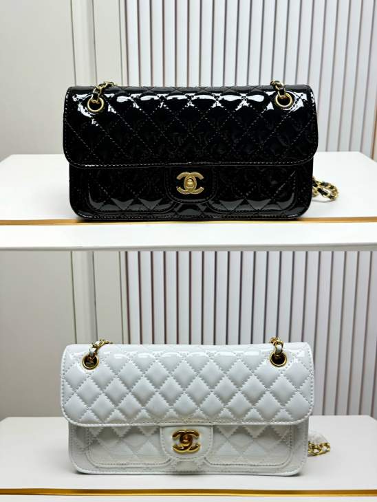 Picture of Chanel Handbags _SKUfw239869545fw